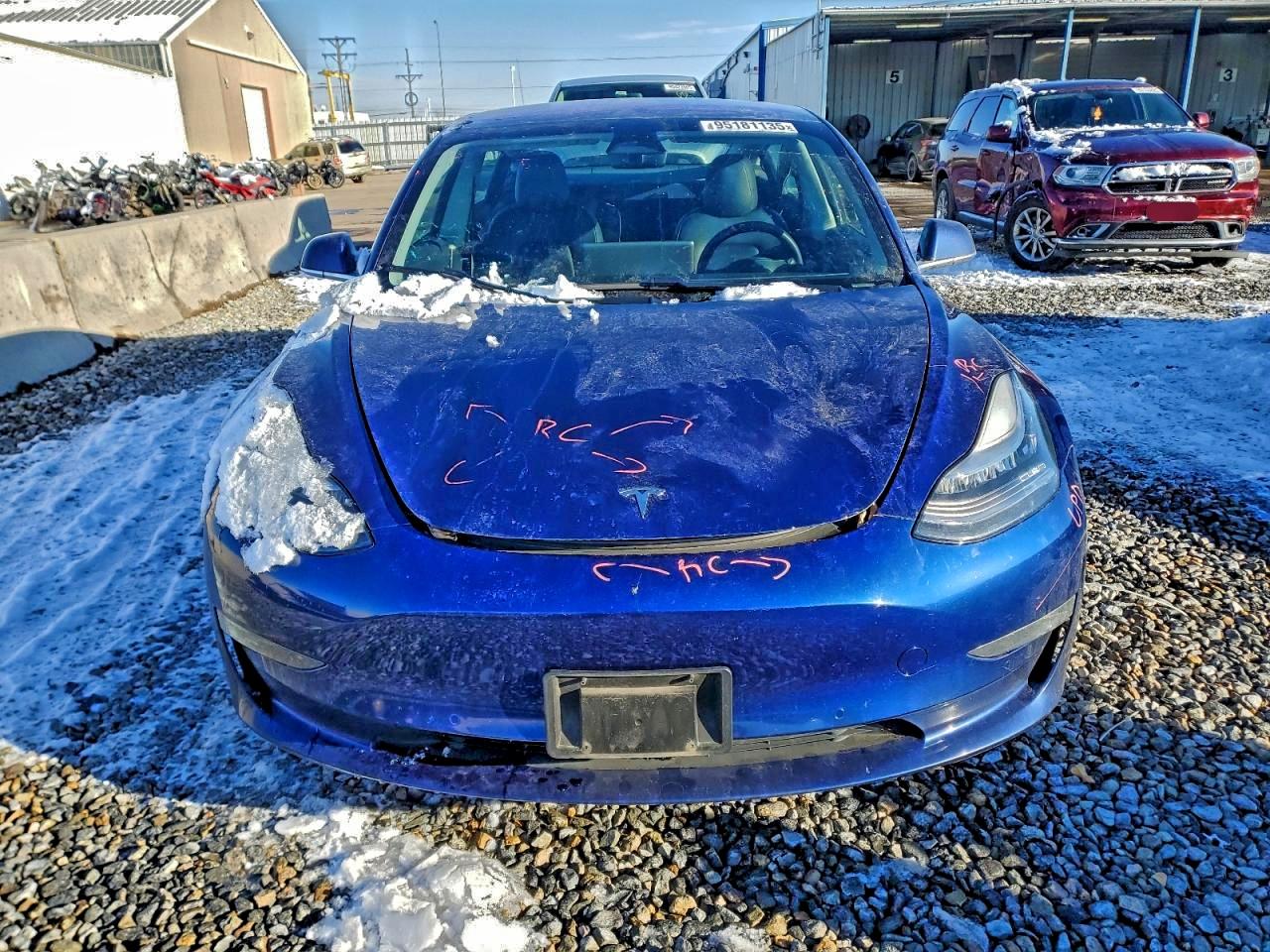 TESLA MODEL 3