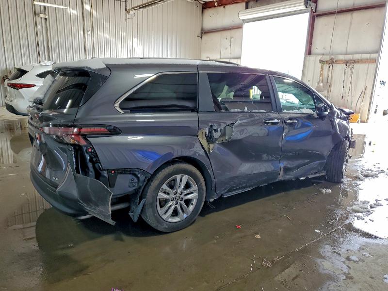 2025 TOYOTA SIENNA XLE #3316771413