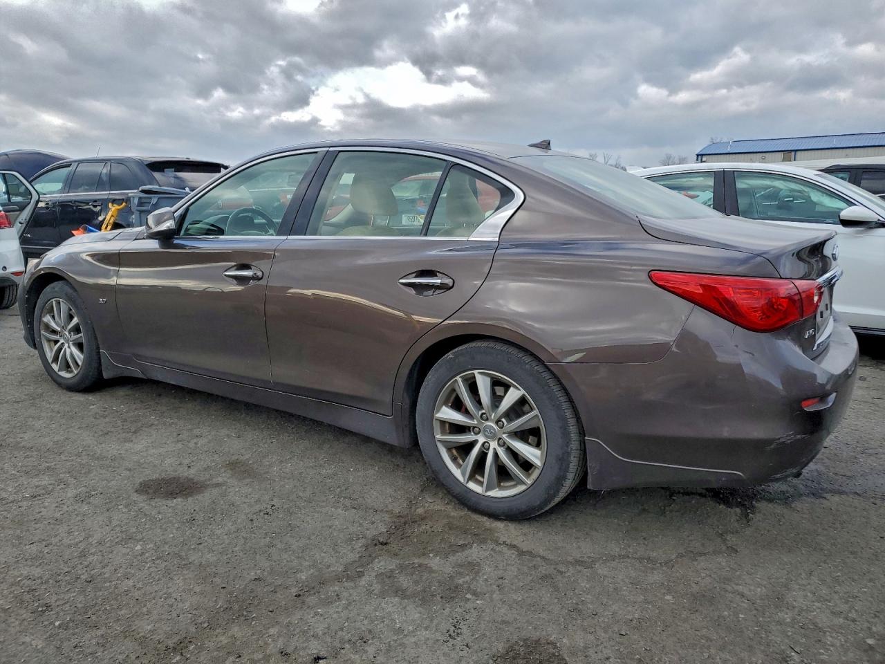 INFINITI Q50 BASE