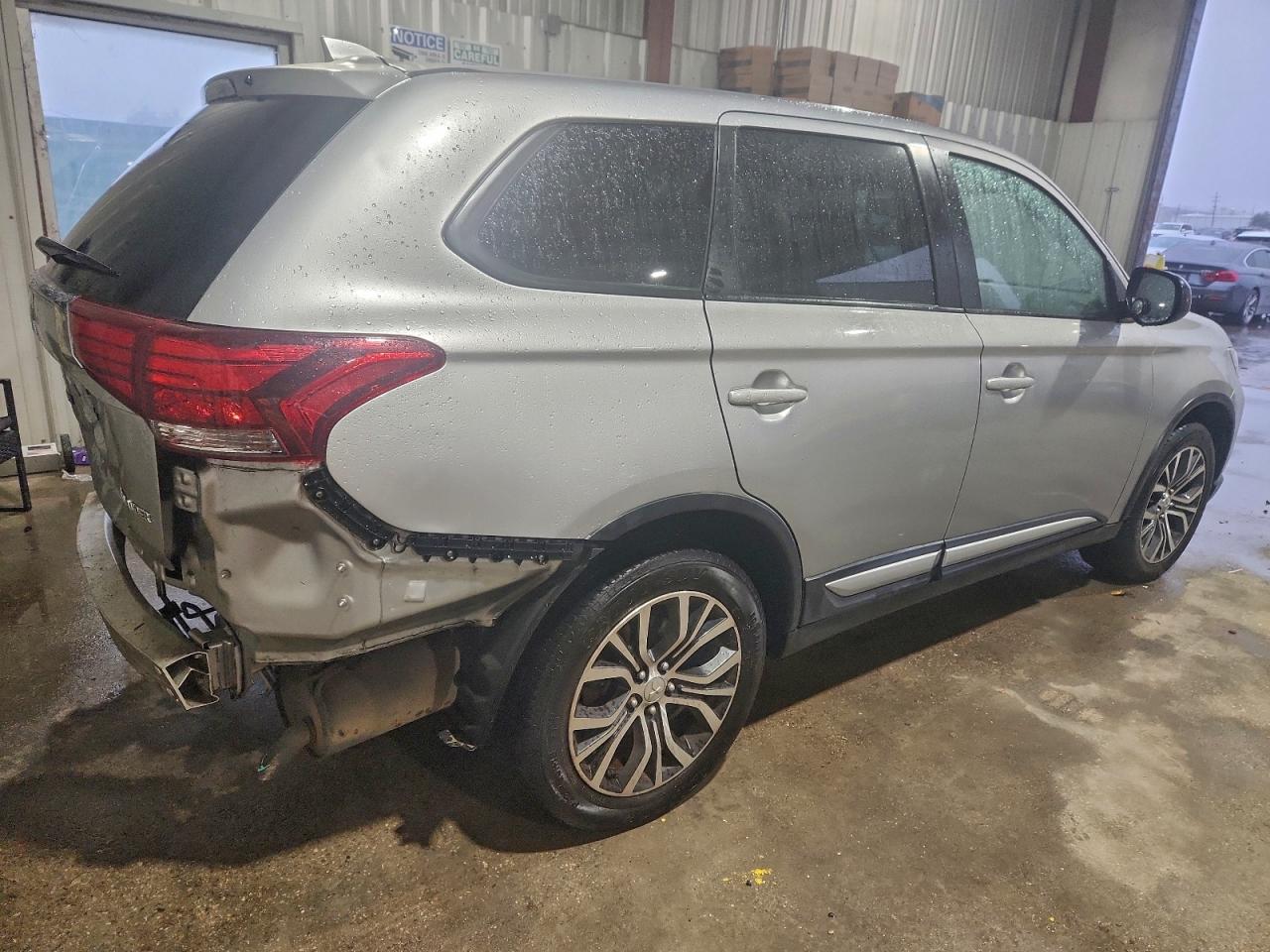 MITSUBISHI OUTLANDER SE