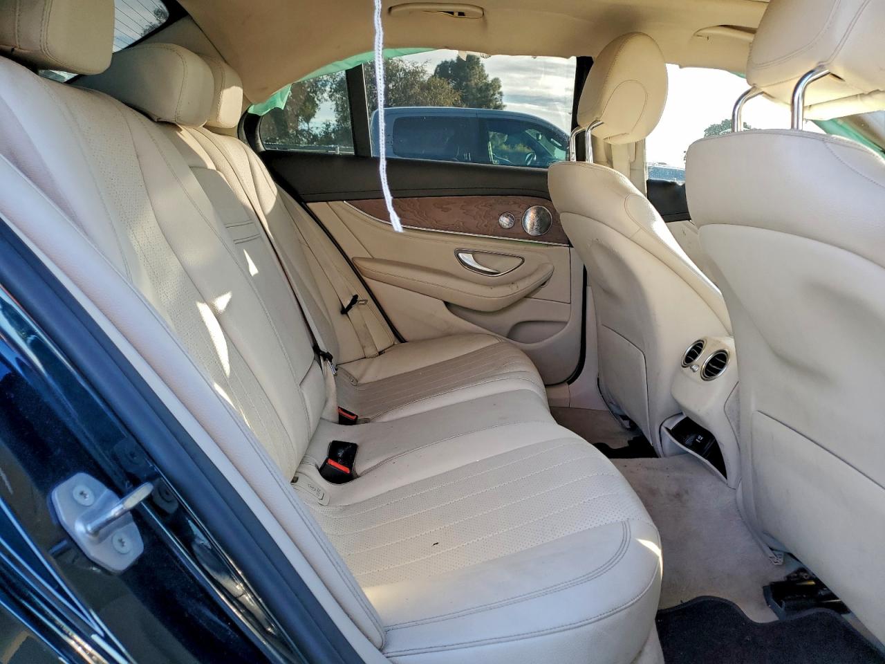 MERCEDES-BENZ E-CLASS 300