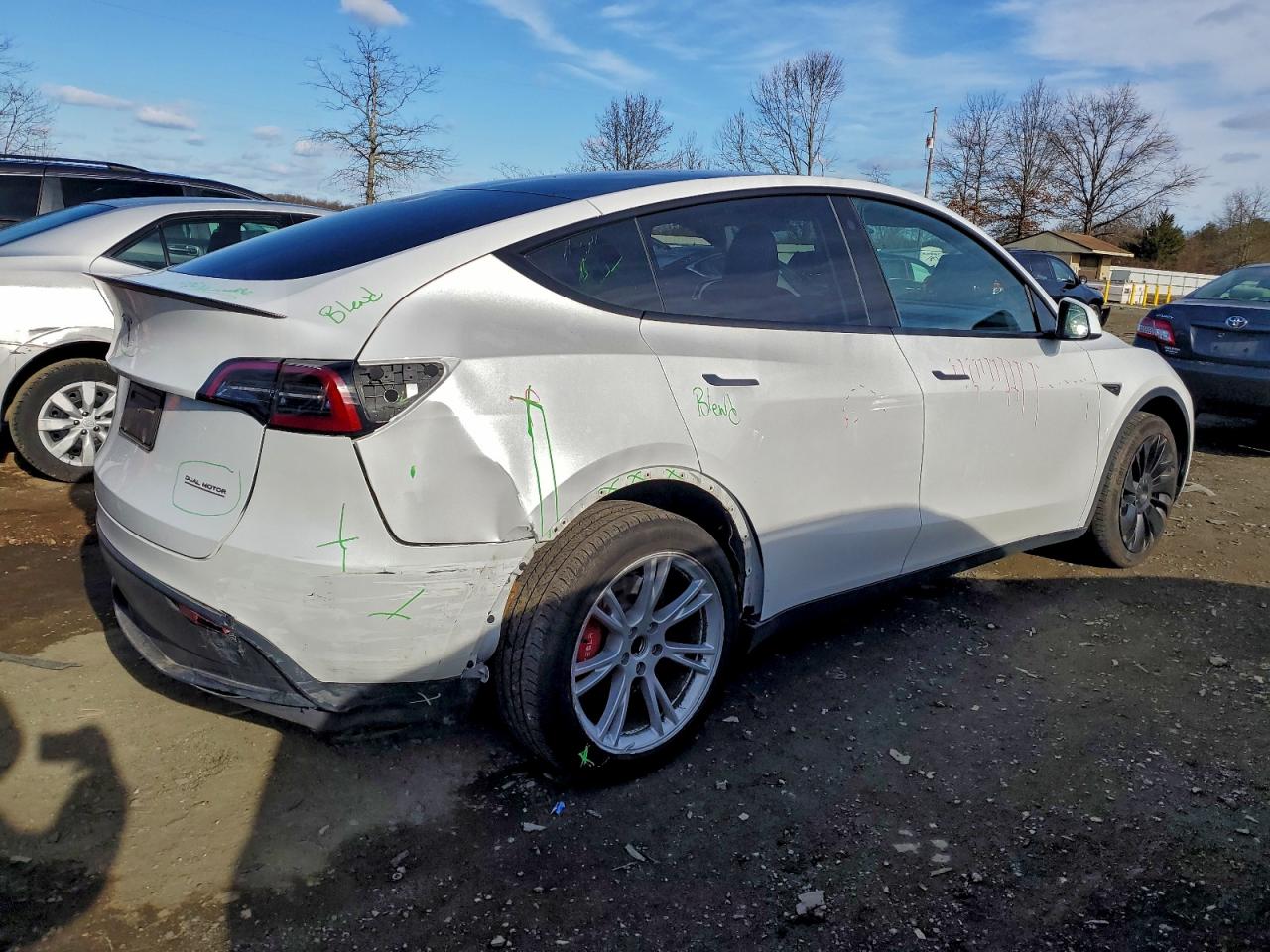 TESLA MODEL Y