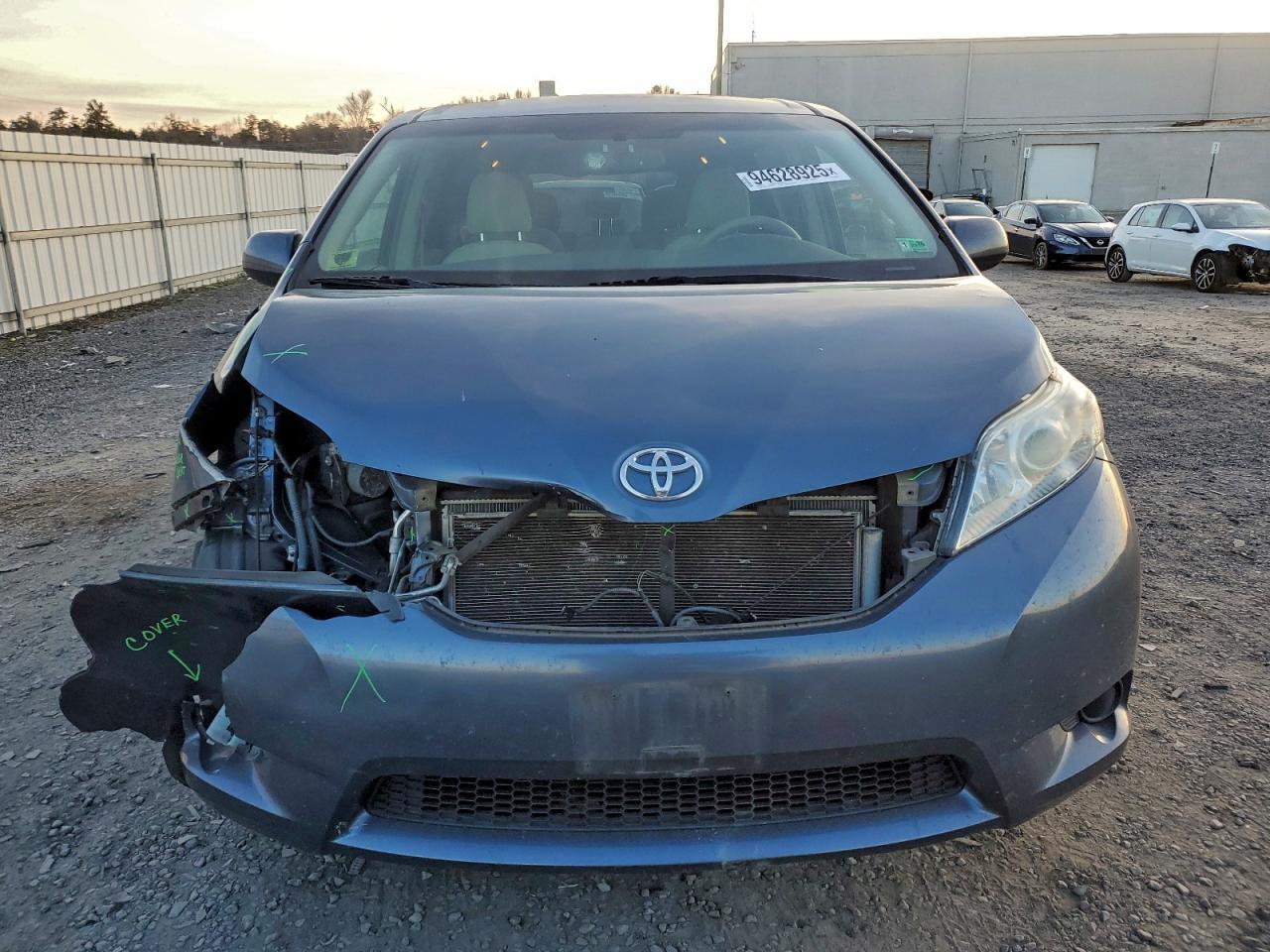 Lot #3304622446 2014 TOYOTA SIENNA LE