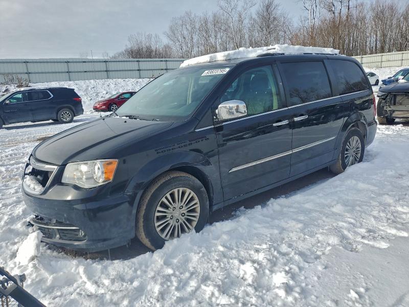 2016 CHRYSLER TOWN & COU #3301833334