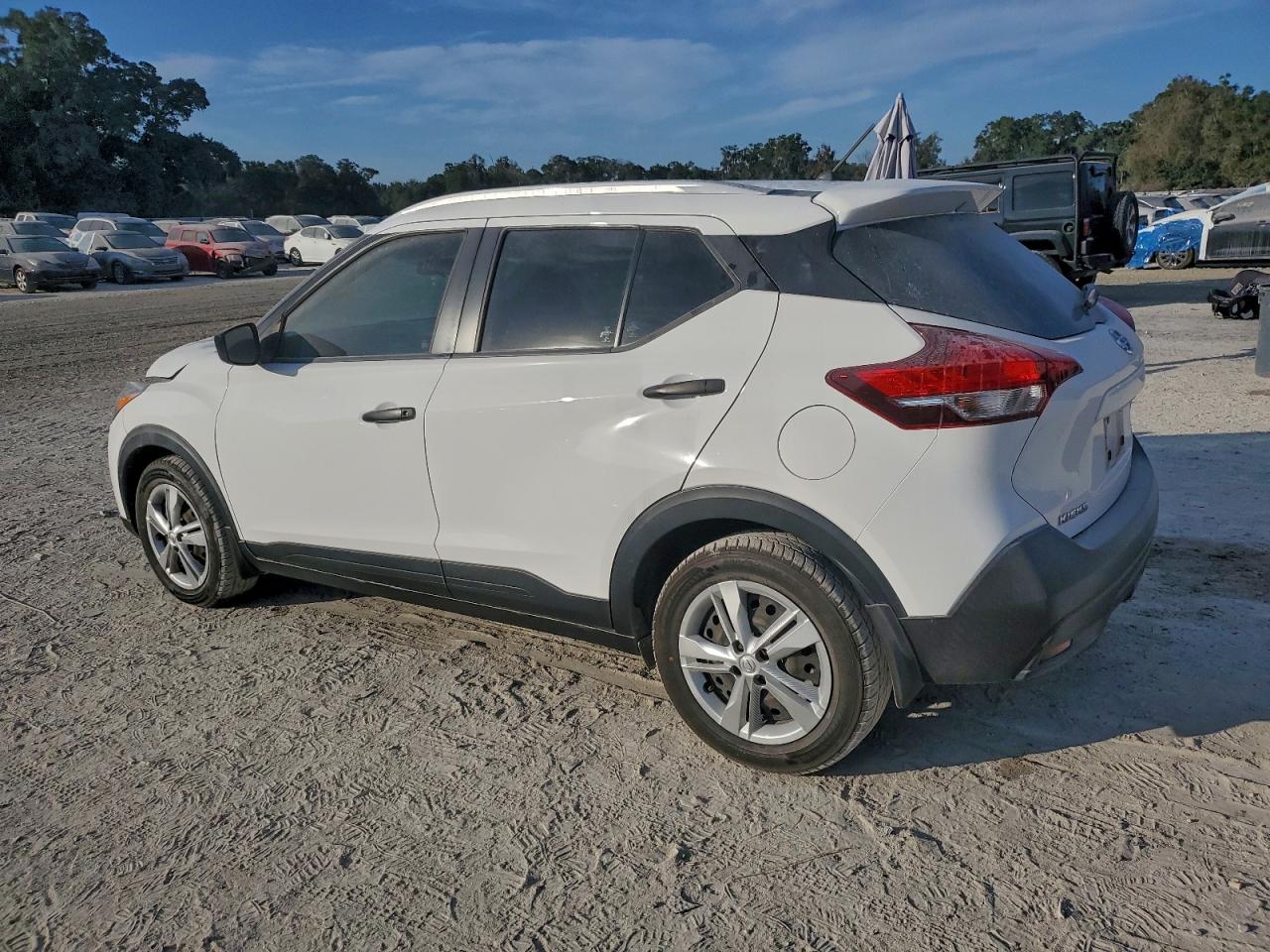 NISSAN KICKS S