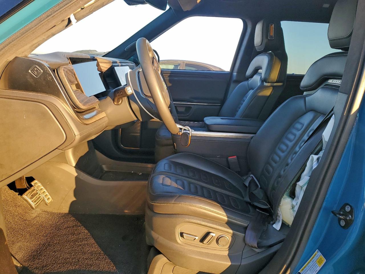 RIVIAN R1S ADVENTURE