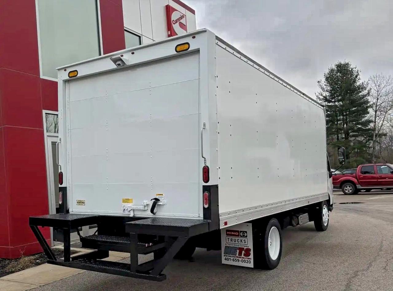 Lot #3316737446 2019 HINO 195