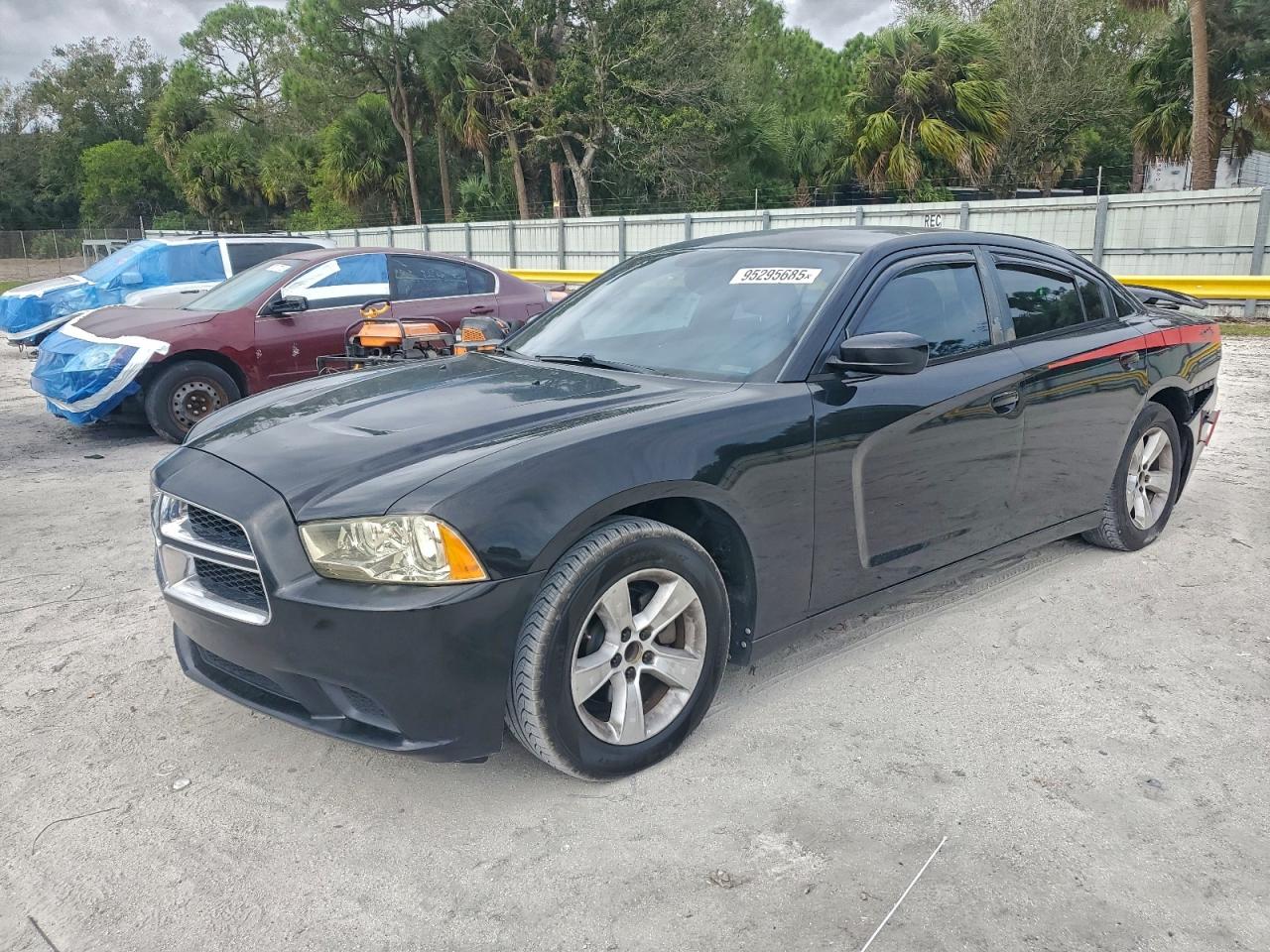 Lot #3302843917 2013 DODGE CHARGER SE