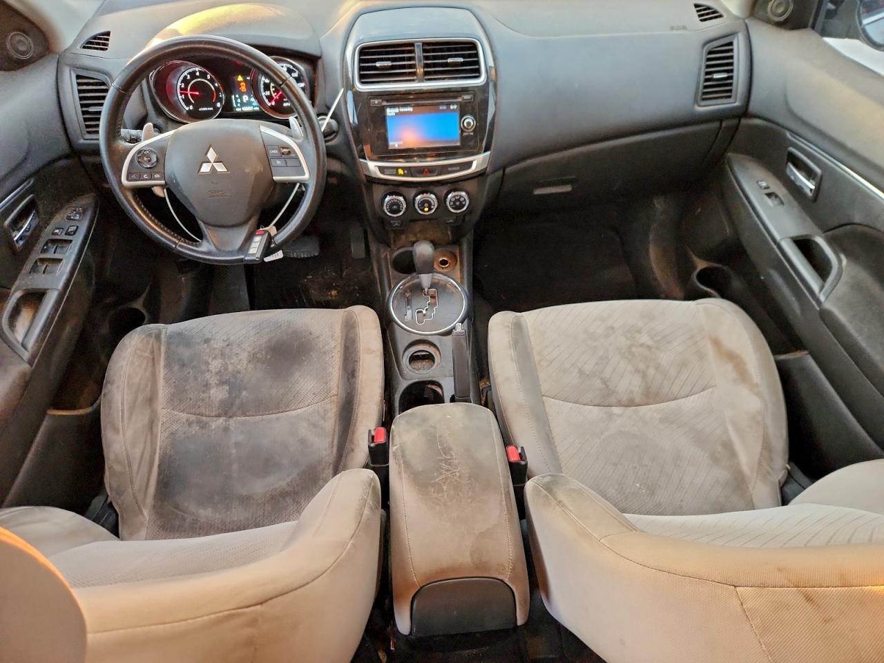 MITSUBISHI OUTLANDER SE