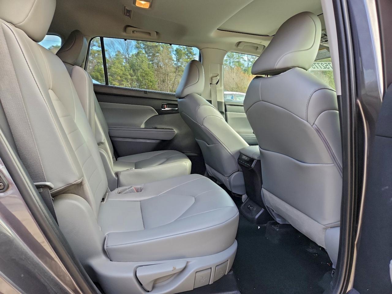 TOYOTA HIGHLANDER XLE