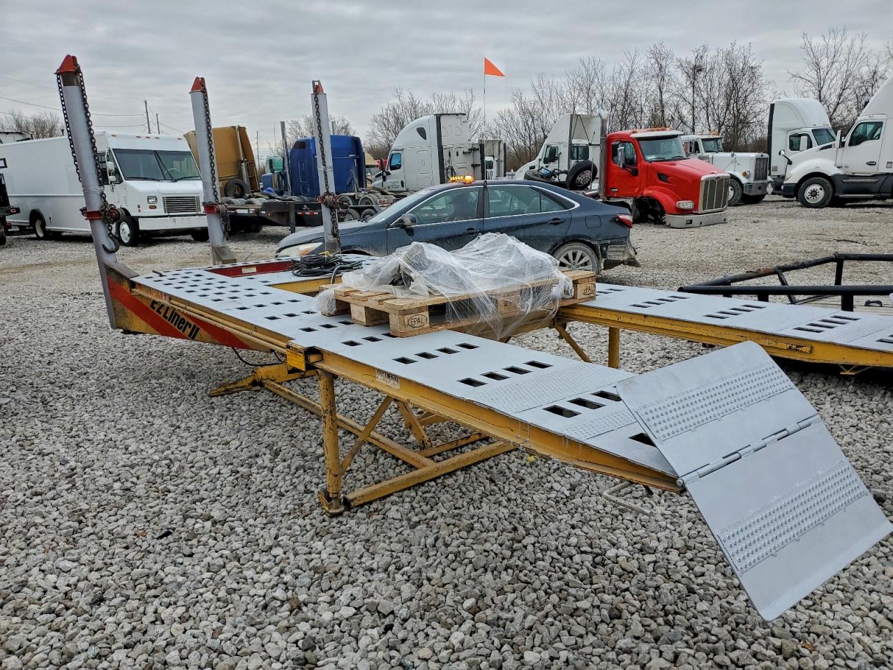 Lot #3311458238 2000 CHIEF CHIEF