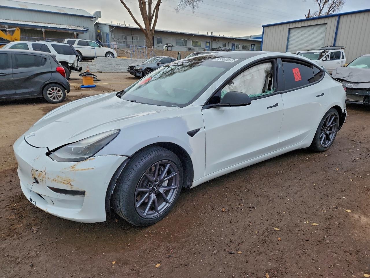 TESLA MODEL 3