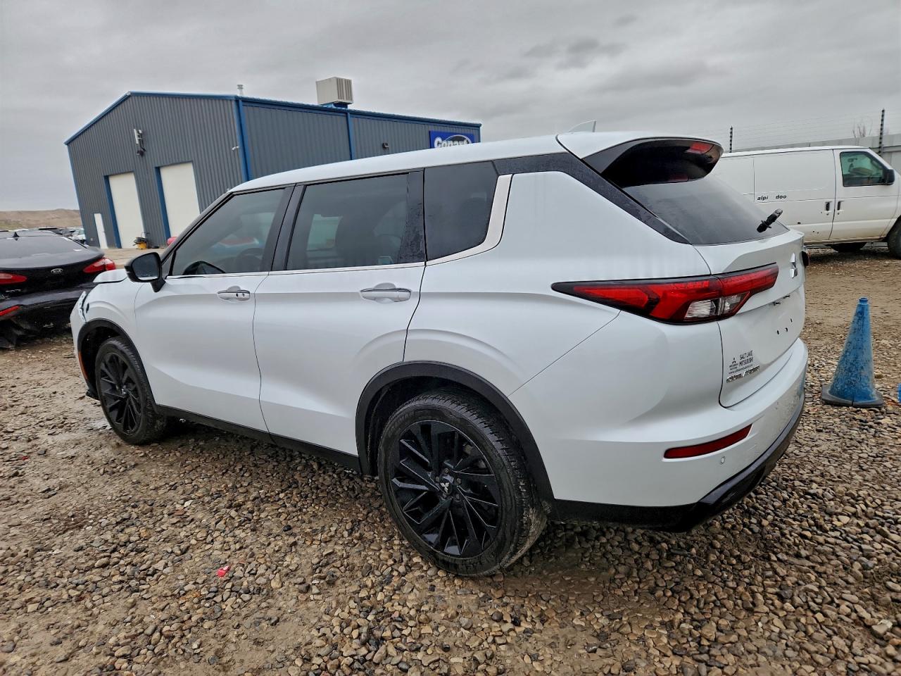 MITSUBISHI OUTLANDER SE