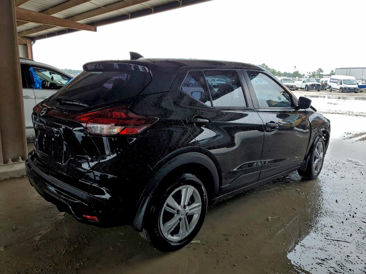 NISSAN KICKS S