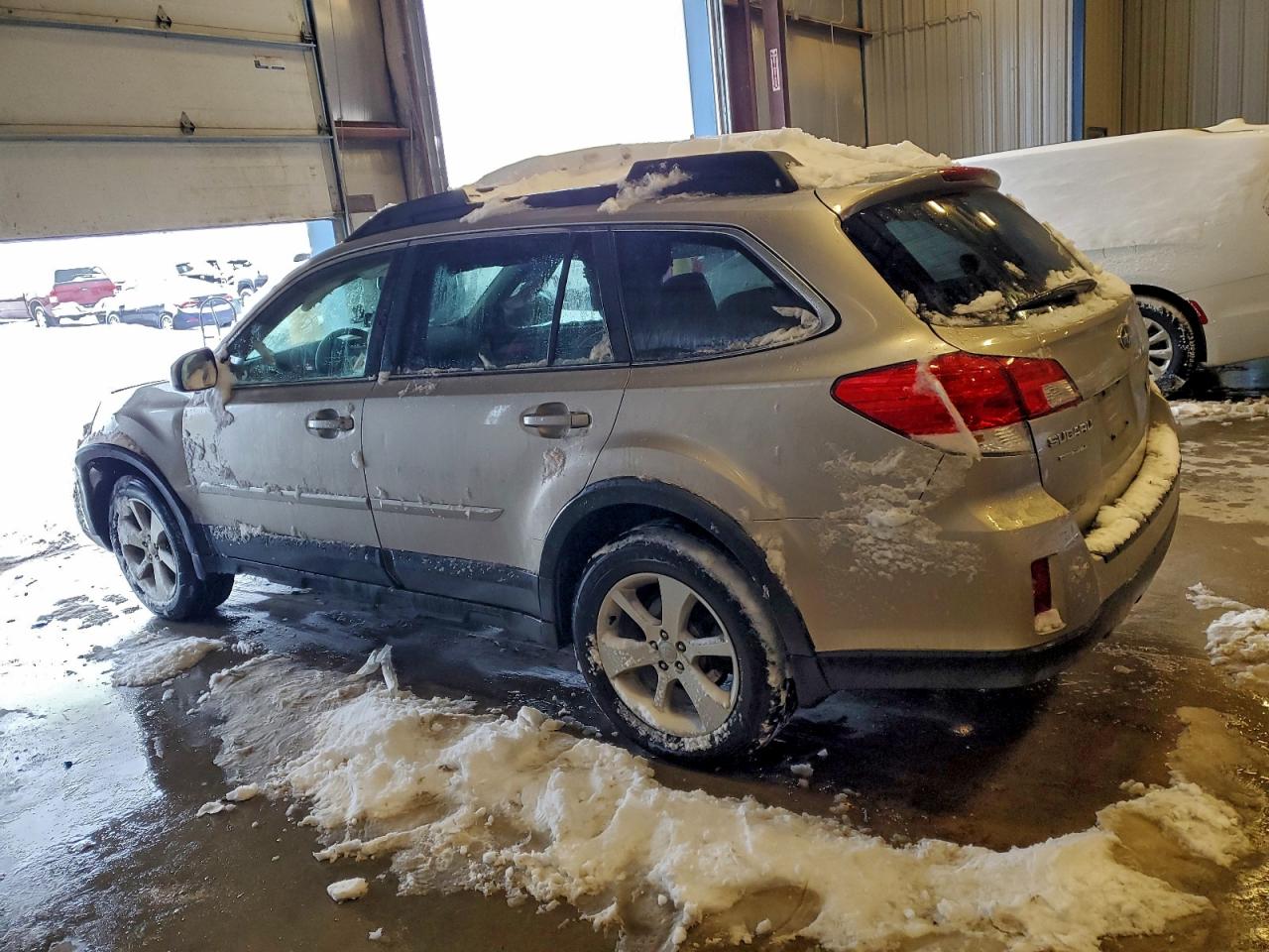 Lot #3315996125 2014 SUBARU OUTBACK 2.