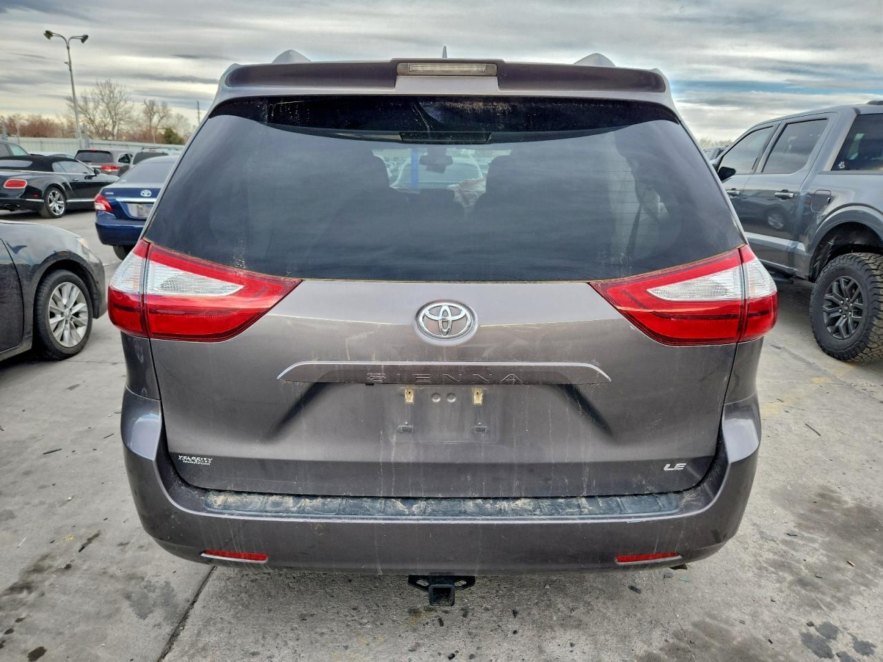 Lot #3318318880 2018 TOYOTA SIENNA LE