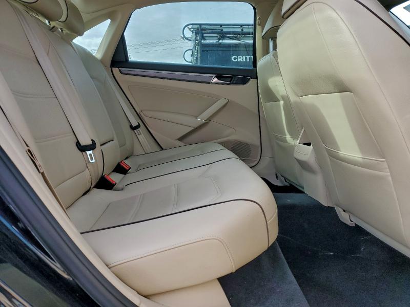 2017 VOLKSWAGEN PASSAT R-L #3301776340