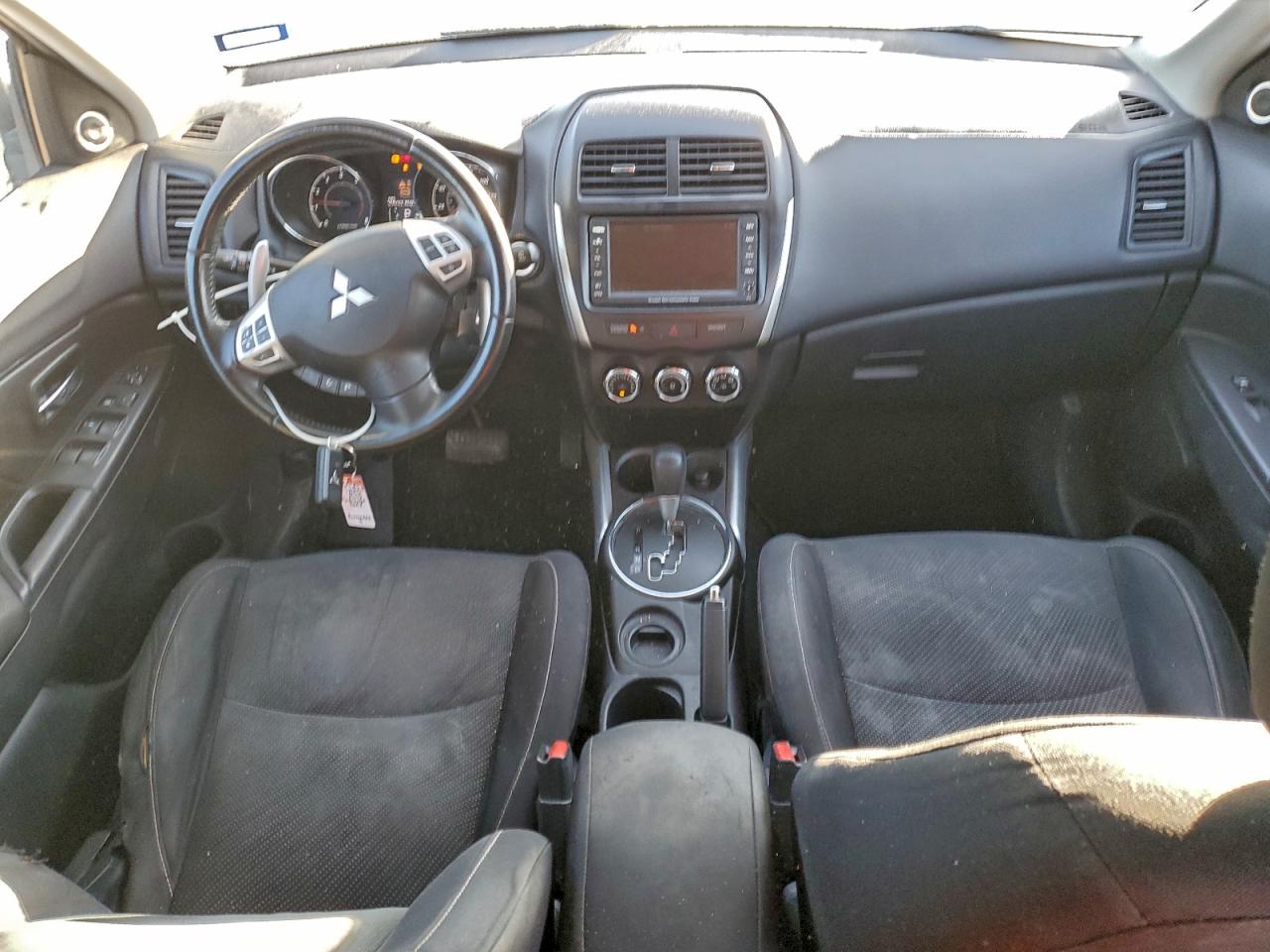 MITSUBISHI OUTLANDER SE