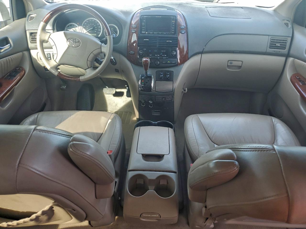 Lot #3309527591 2004 TOYOTA SIENNA XLE