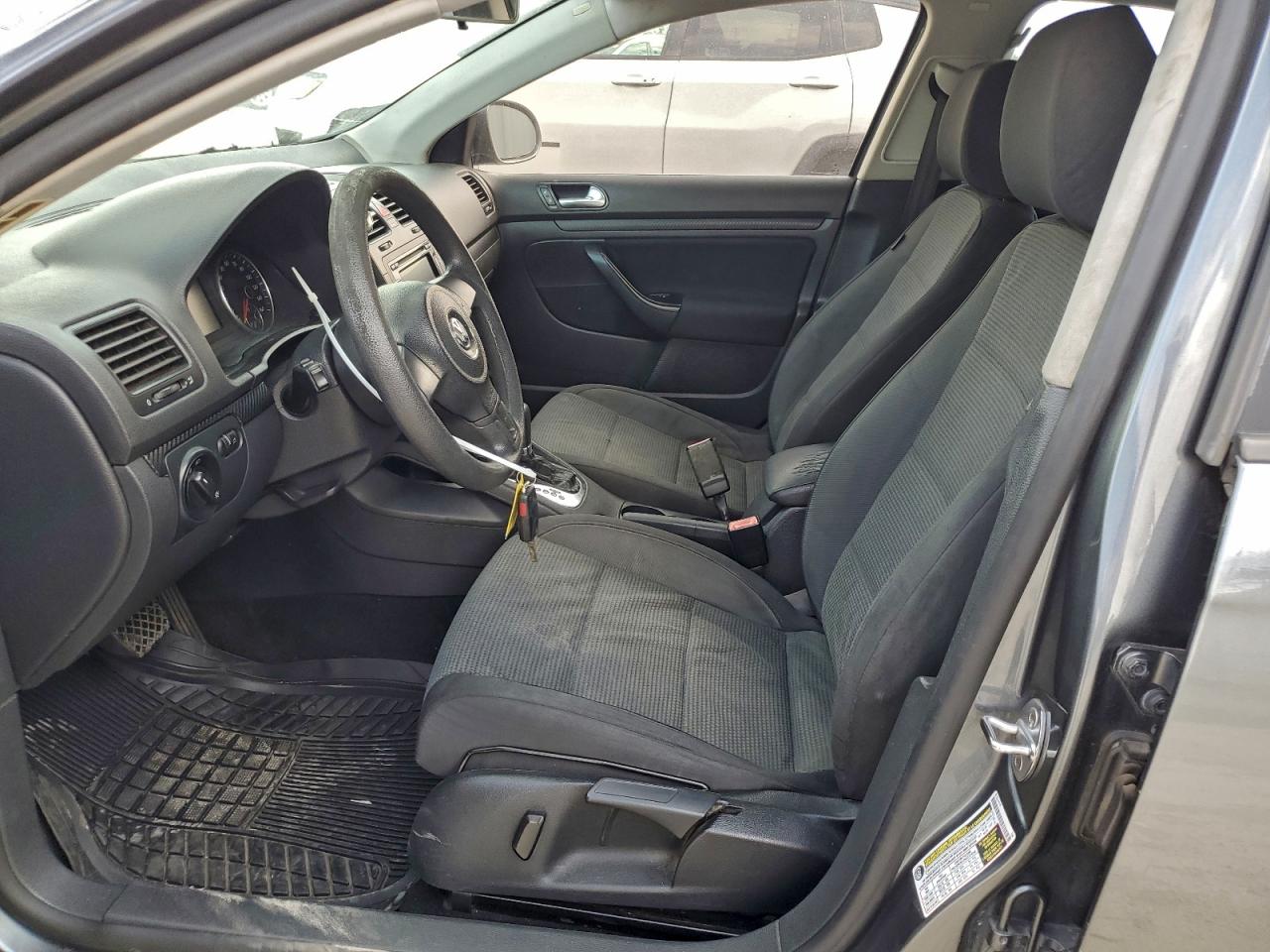 Lot #3318095383 2010 VOLKSWAGEN JETTA S