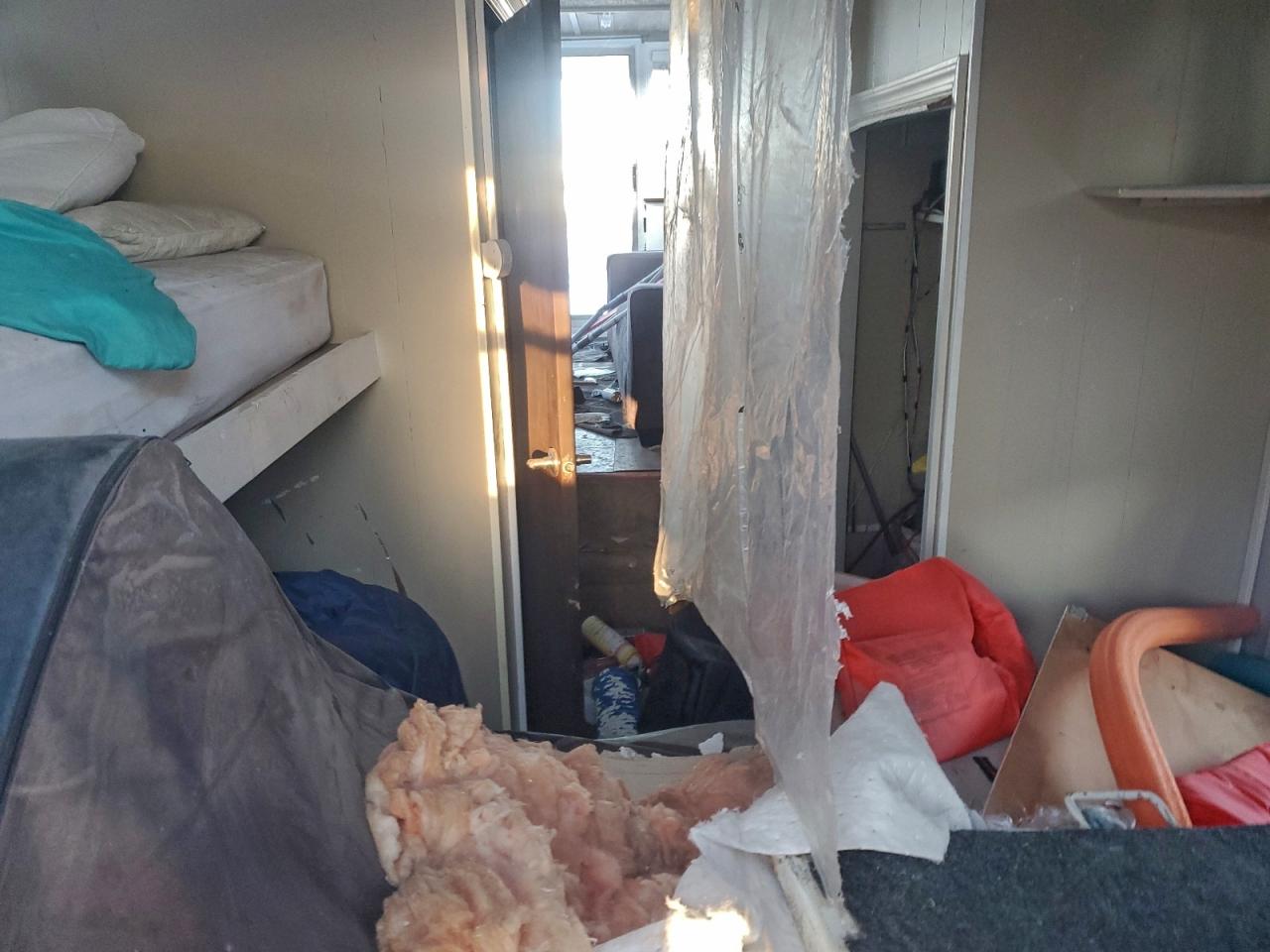 Lot #3305330340 1974 SKIPPERLINER HOUSEBOAT