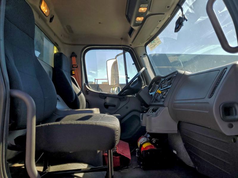 2015 FREIGHTLINER M2 106 MED #3302111125