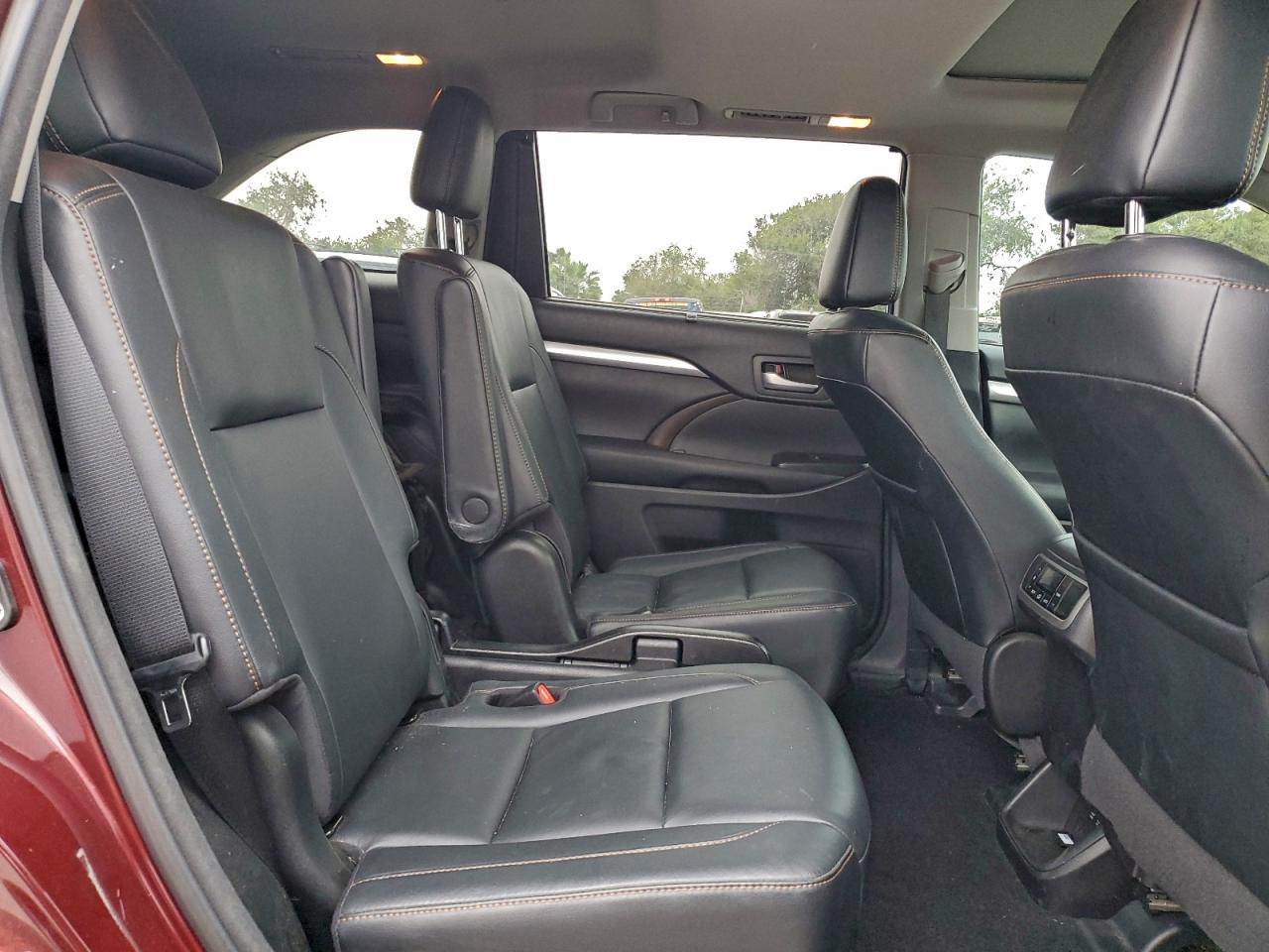 TOYOTA HIGHLANDER SE