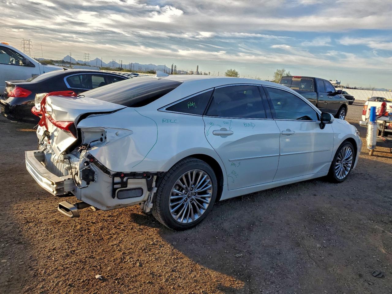 Lot #3311838185 2019 TOYOTA AVALON XLE