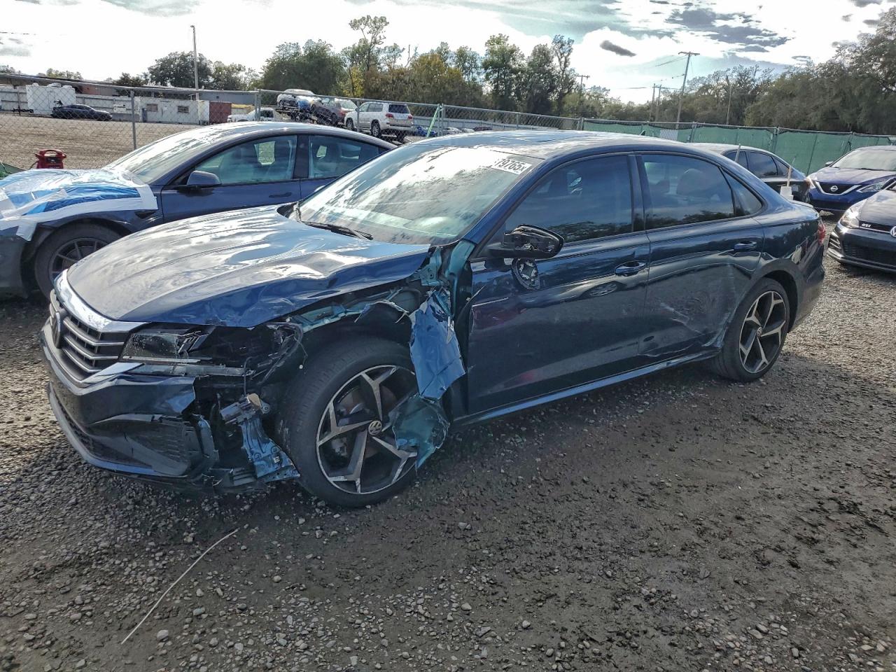 Lot #3315892118 2020 VOLKSWAGEN PASSAT R-L