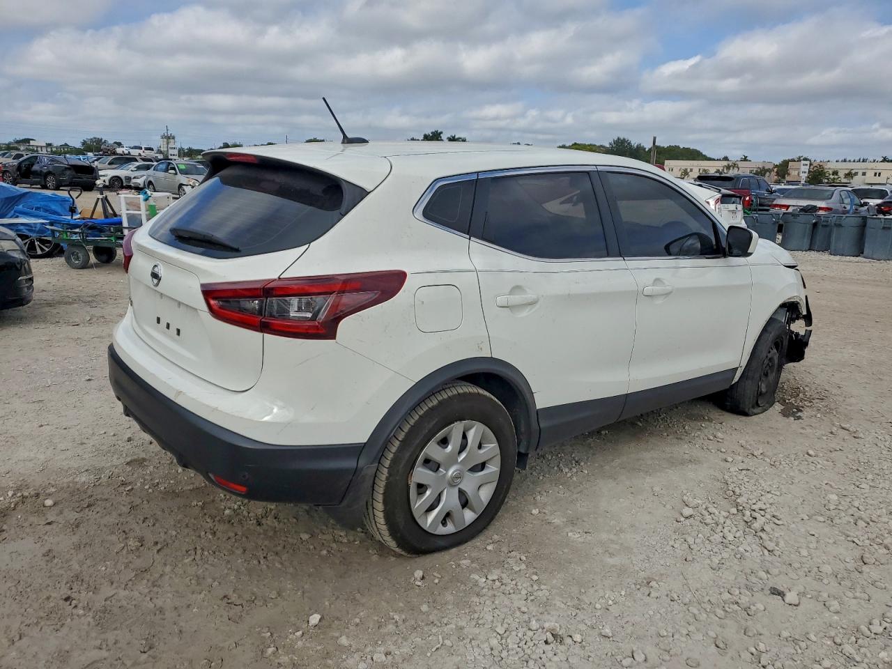 NISSAN ROGUE SPORT S
