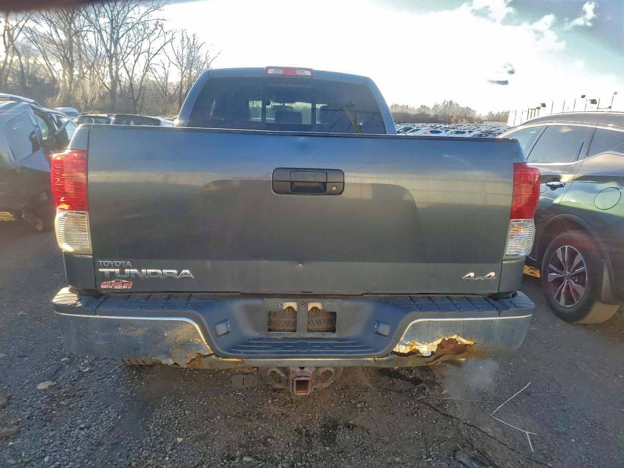 TOYOTA TUNDRA DOUBLE CAB SR5