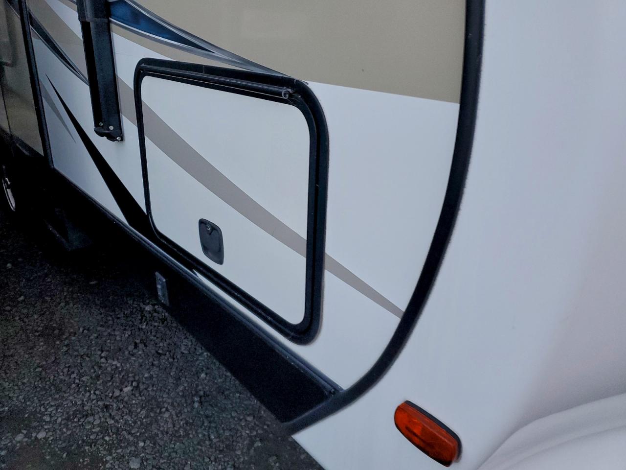 Lot #3315949081 2016 KEYSTONE RV ZINGER