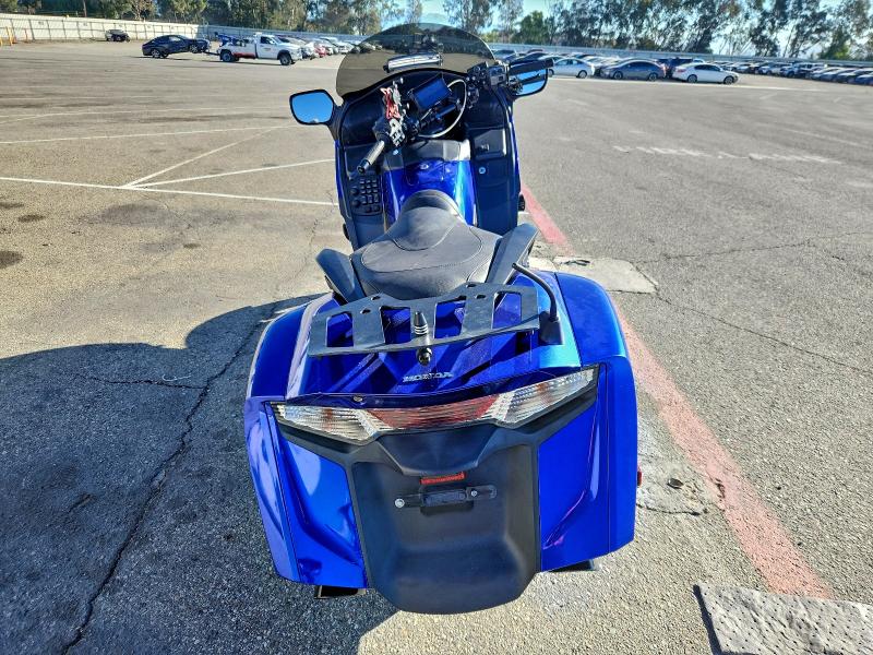 2015 HONDA GL1800 B #3315783360