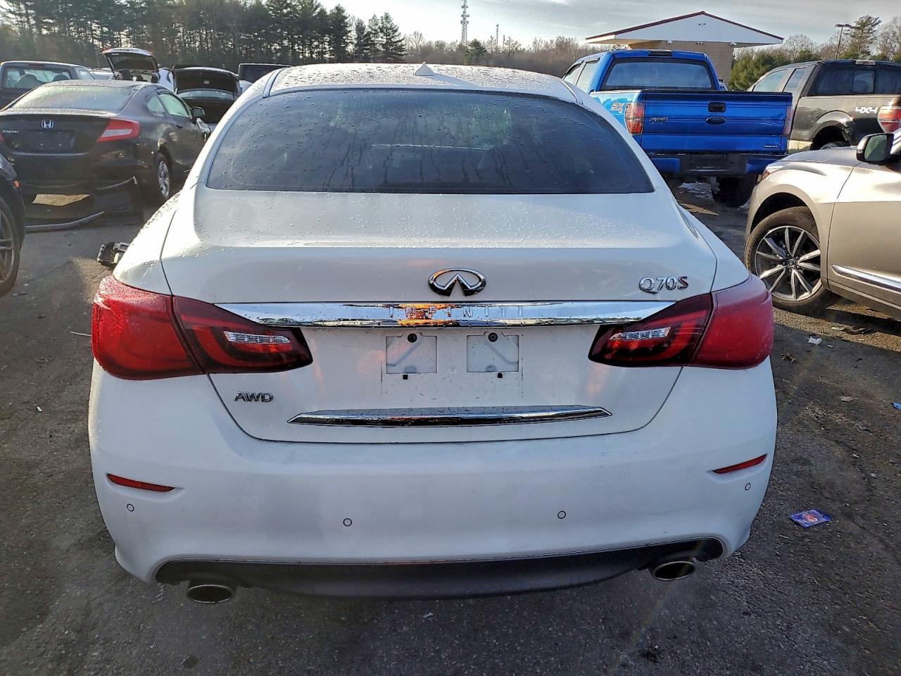 INFINITI Q70 3.7