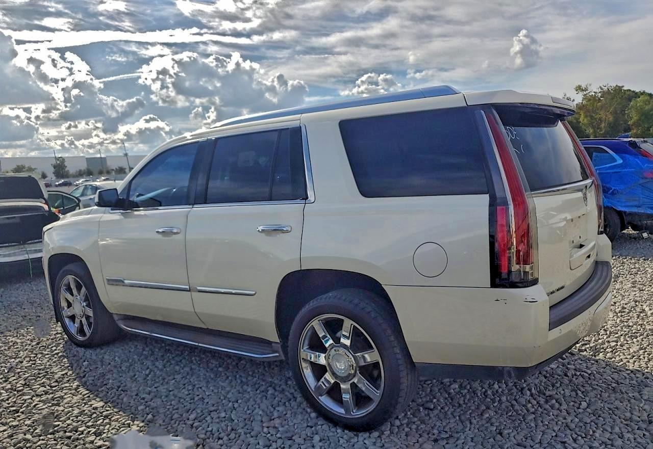 CADILLAC ESCALADE LUXURY