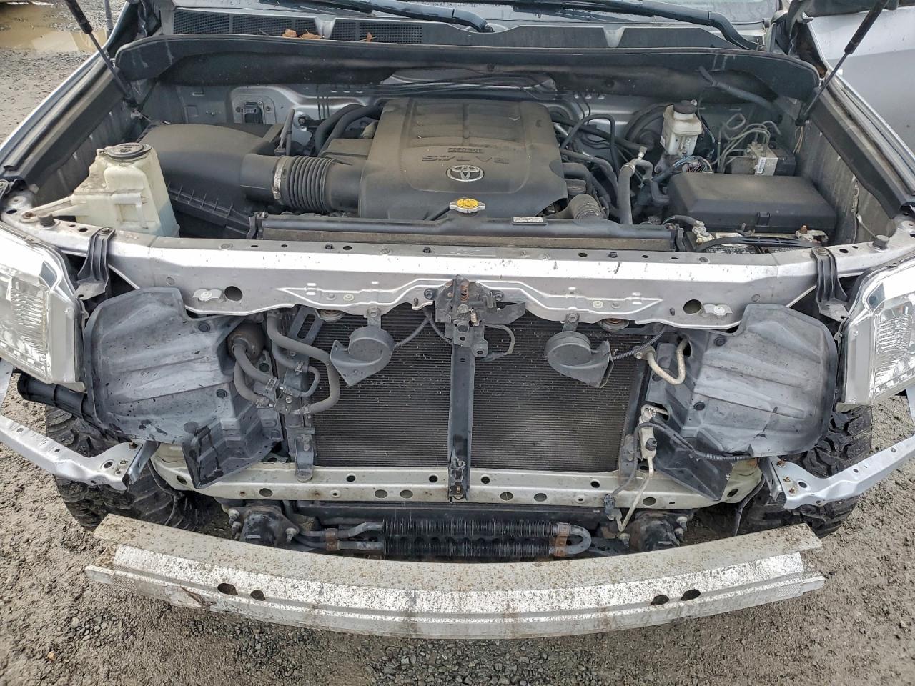 TOYOTA TUNDRA CREWMAX SR5