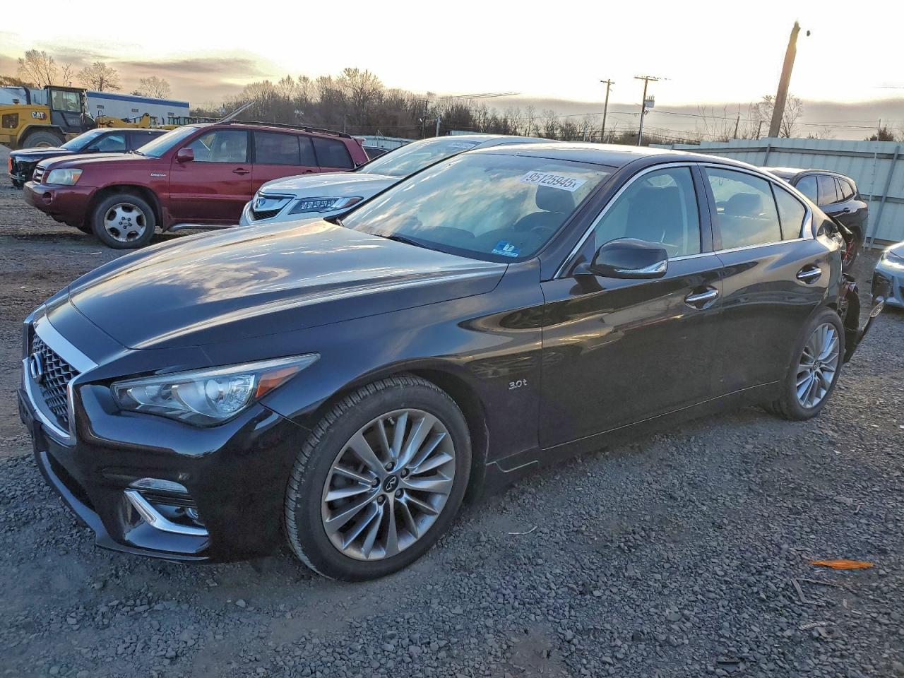 INFINITI Q50 LUXE
