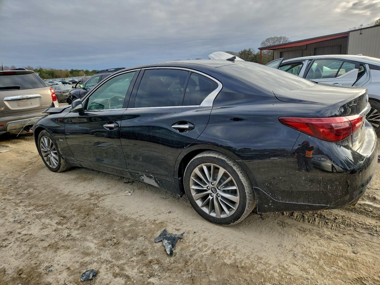 INFINITI Q50 LUXE