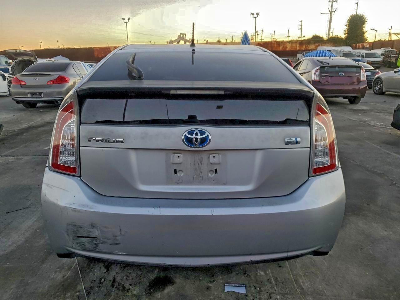 TOYOTA PRIUS