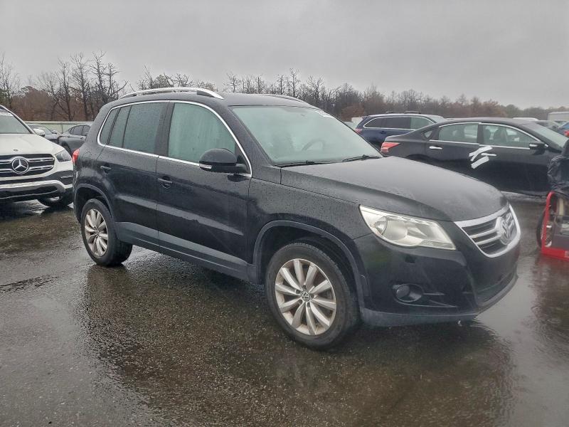 2011 VOLKSWAGEN TIGUAN #3303728434
