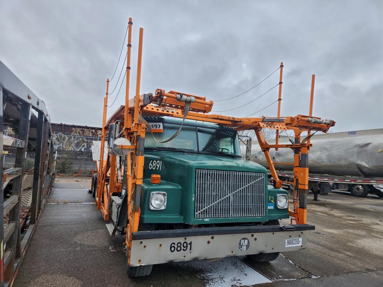 Lot #3315662809 2001 VOLVO UNKNOWN