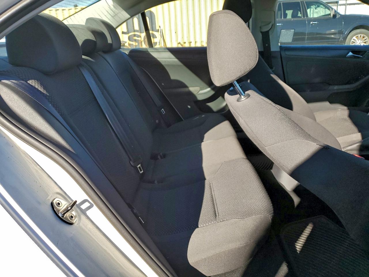 VOLKSWAGEN JETTA BASE