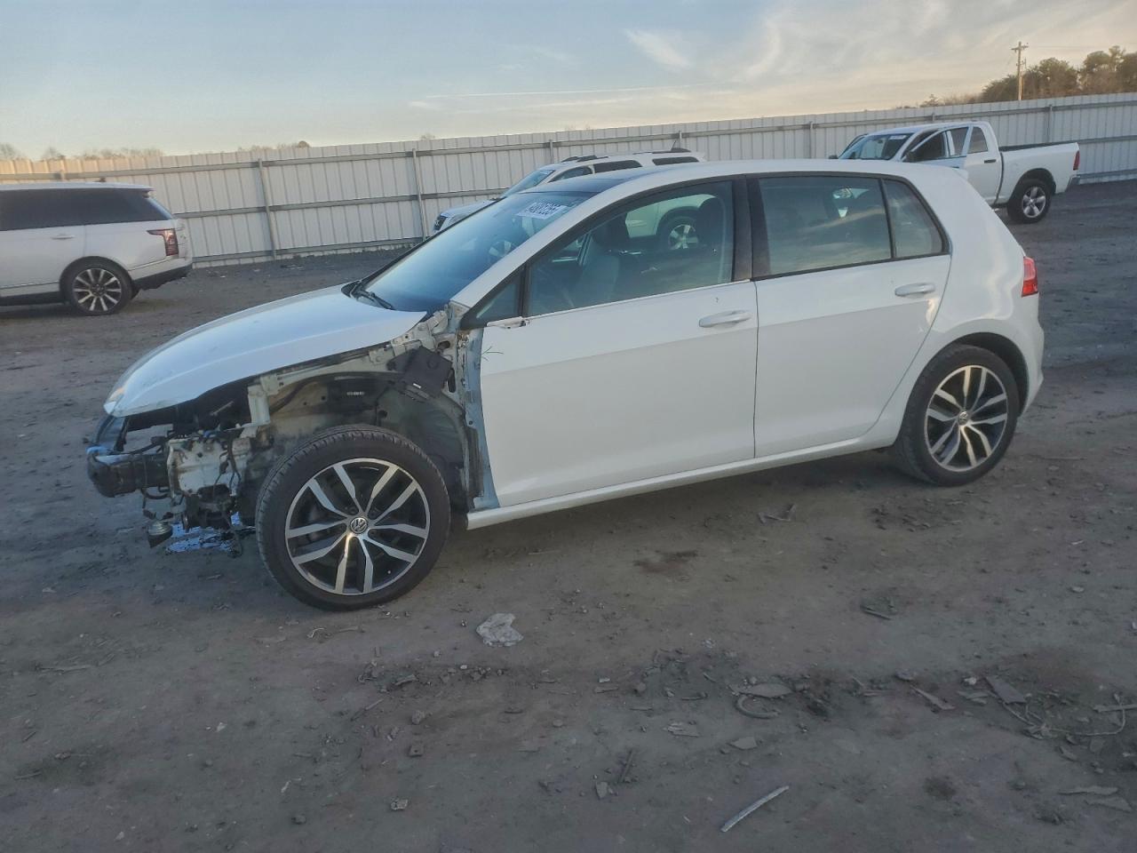 VOLKSWAGEN GOLF S/SE
