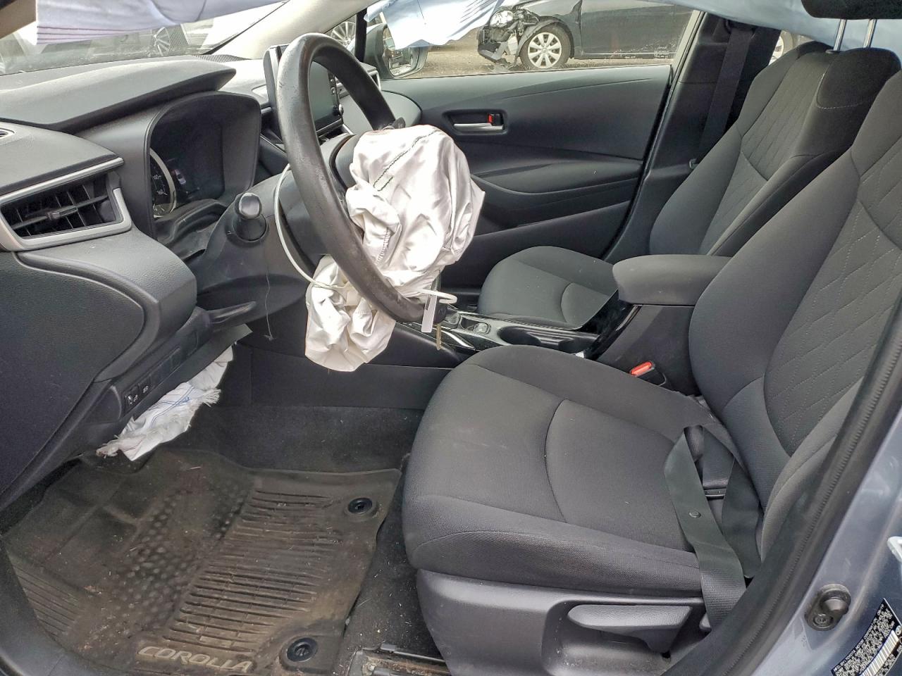 Lot #3318871935 2020 TOYOTA COROLLA LE