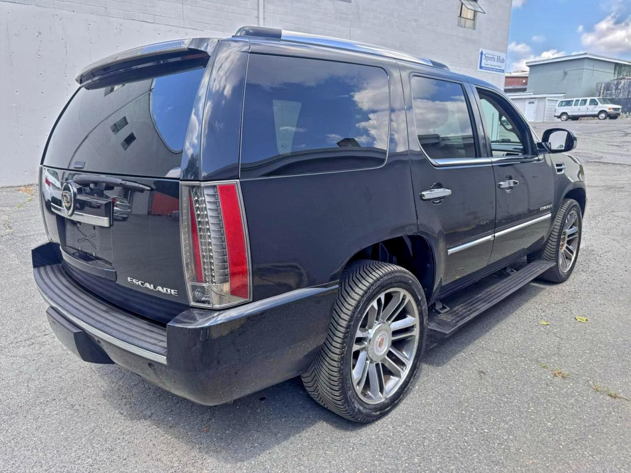 CADILLAC ESCALADE PREMIUM