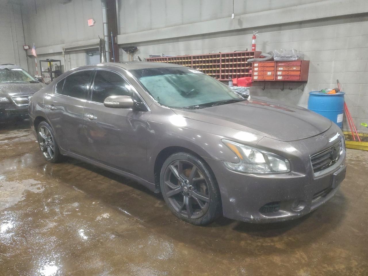 NISSAN MAXIMA S