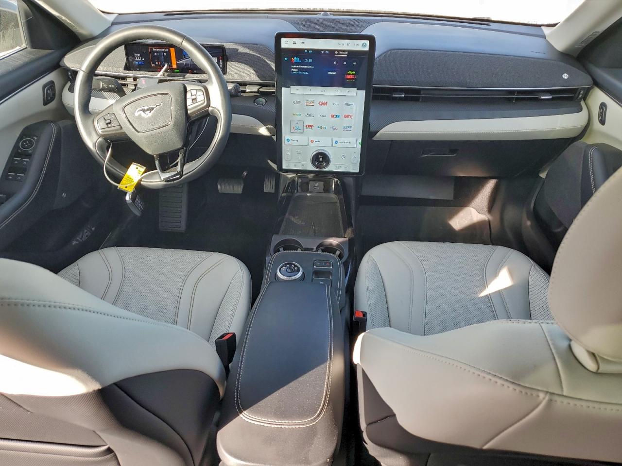 FORD MUSTANG PREMIUM