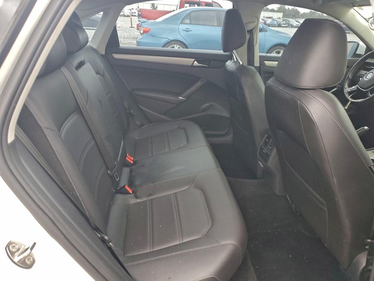 VOLKSWAGEN PASSAT SE