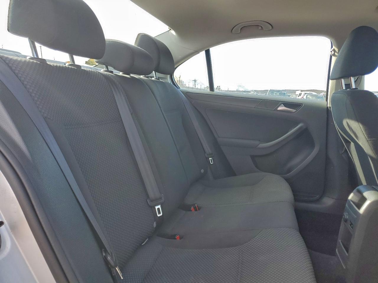 VOLKSWAGEN JETTA BASE