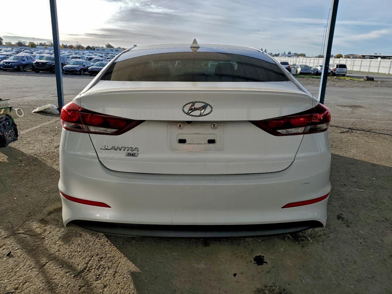 HYUNDAI ELANTRA SE